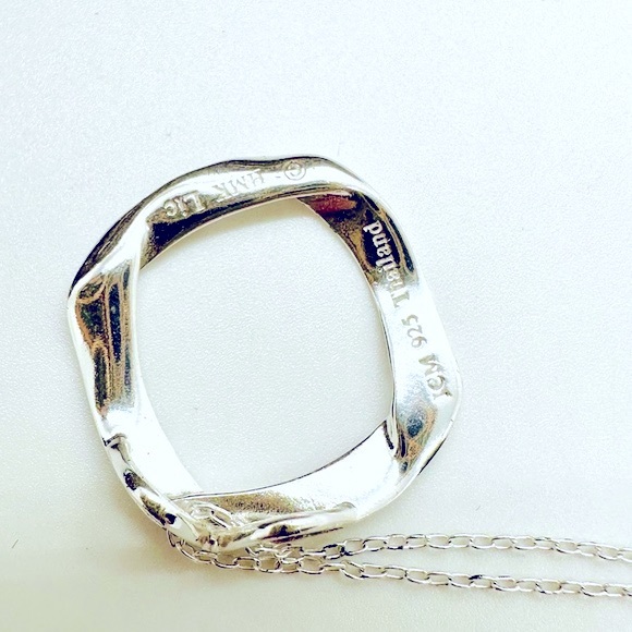 Vintage Silver Beautiful Dainty Pendant Necklace - Picture 8 of 16